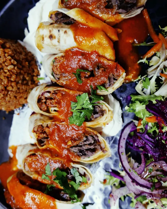 Beyti, brochette Adana roulée dans un pain lavash — Malo-les-Bains